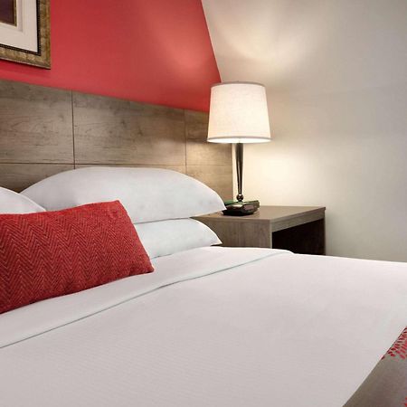 Ramada By Wyndham Oakland Downtown City Center Buitenkant foto
